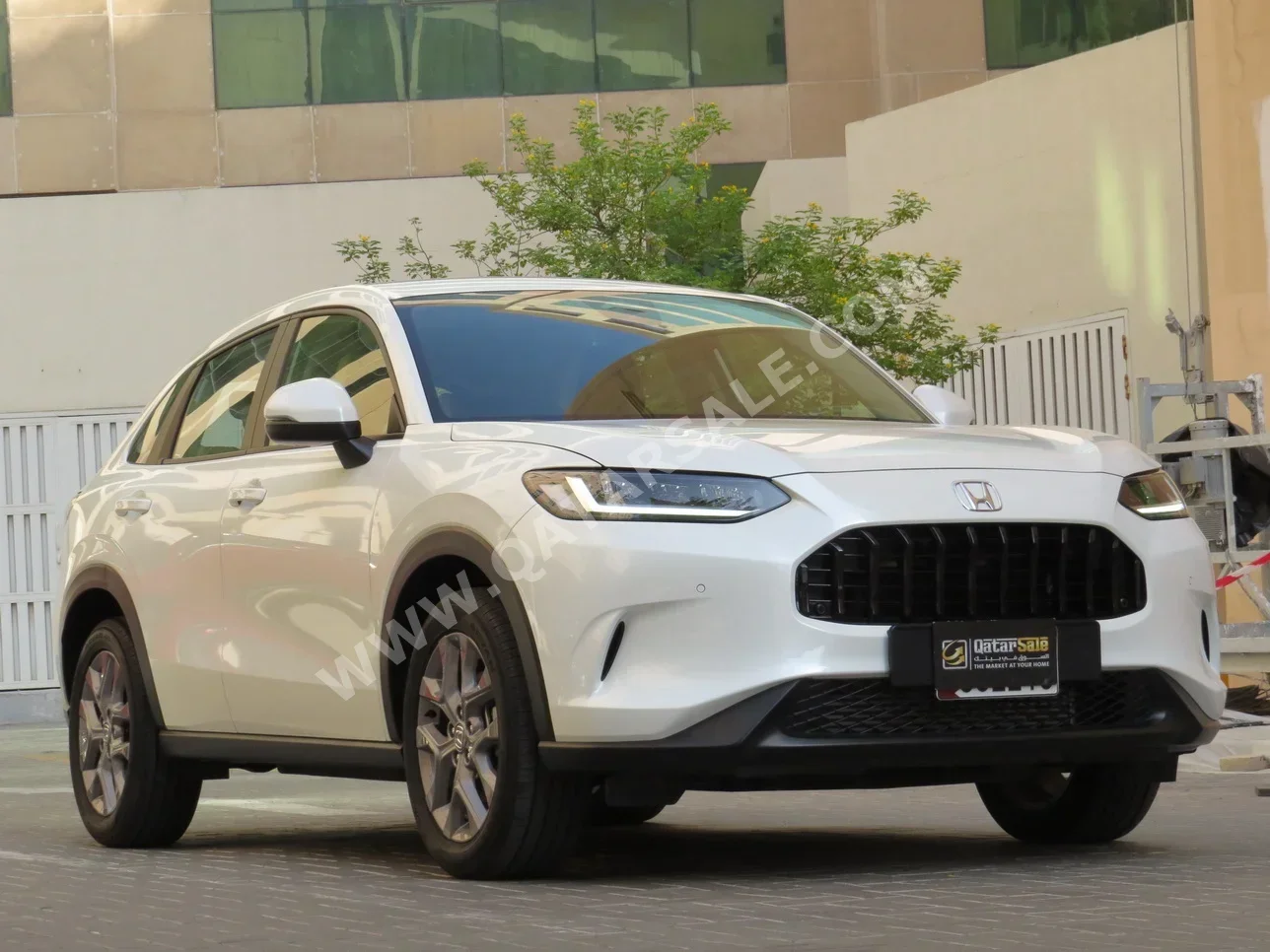 هوندا  زد ار - في  2024  اوتوماتيك  6,000 كم  4 سلندر  سحب امامي  اس يو في  أبيض  تحت الضمان