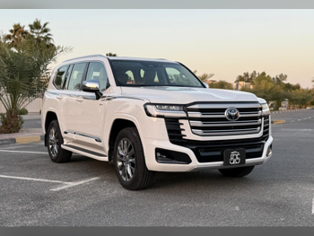 تويوتا  لاند كروزر في اكس  6 سلندر  إس يو في 4 في 4  أبيض  2025