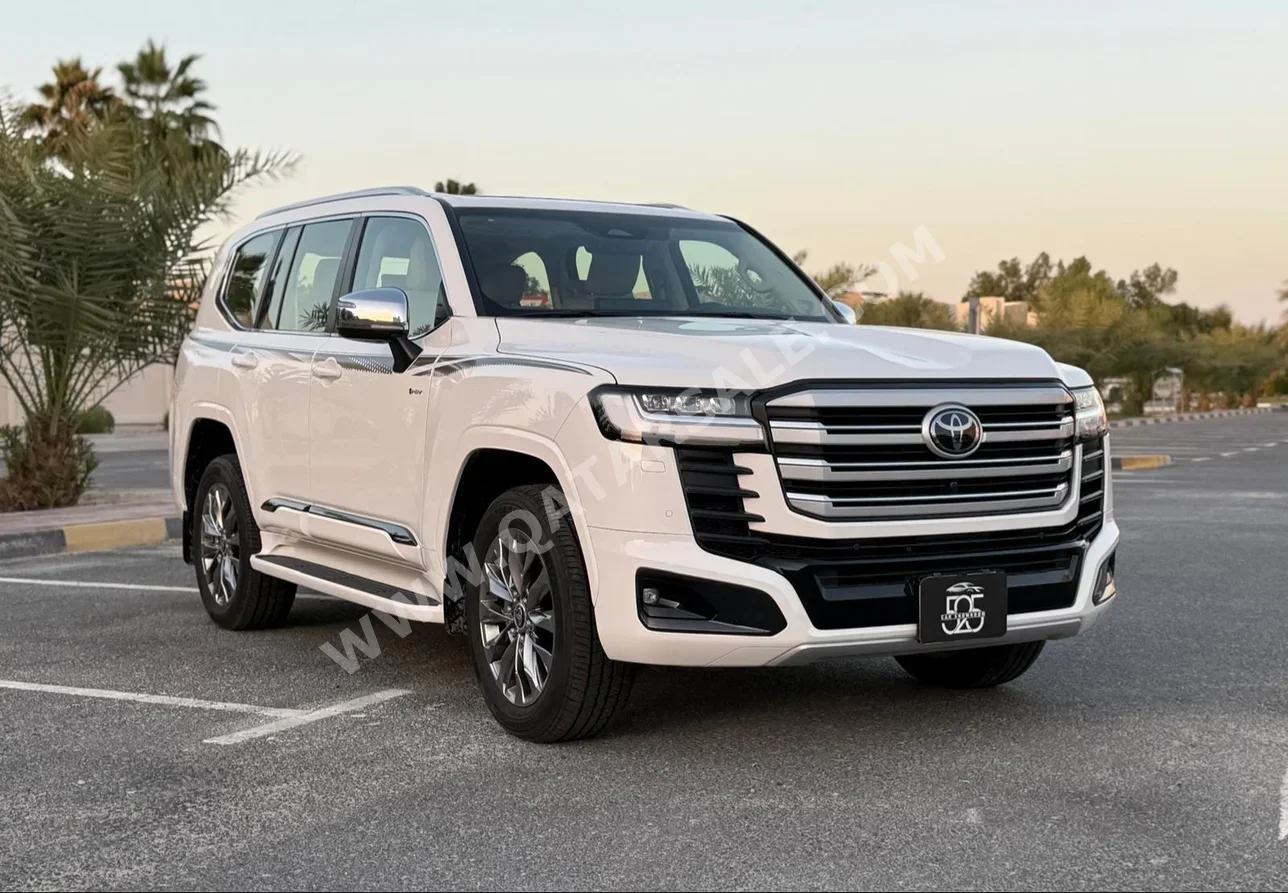تويوتا  لاند كروزر في اكس  6 سلندر  إس يو في 4 في 4  أبيض  2025