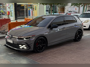 فوكس واغن غولف جي تي اي 2023 اوتوماتيك 42,500 كم 4 سلندر سحب امامي هاتشباك رمادي ناردو تحت الضمان