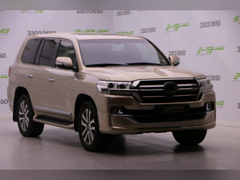 تويوتا لاند كروزر في اكس ار 2019 اوتوماتيك 33,000 كم 8 سلندر دفع رباعي اس يو في ذهبي