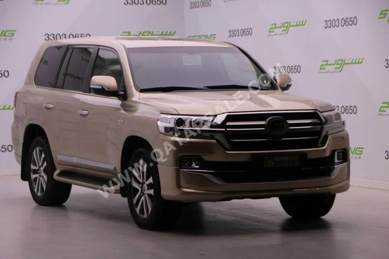 تويوتا  لاند كروزر  في اكس ار  2019  اوتوماتيك  33,000 كم  8 سلندر  دفع رباعي  اس يو في  ذهبي