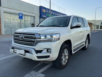تويوتا لاند كروزر جي اكس ار 2018 اوتوماتيك 180,000 كم 8 سلندر دفع رباعي اس يو في أبيض