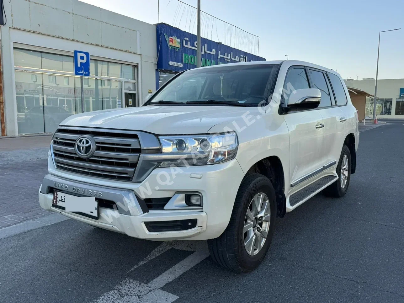 تويوتا  لاند كروزر  جي اكس ار  2018  اوتوماتيك  180,000 كم  8 سلندر  دفع رباعي  اس يو في  أبيض