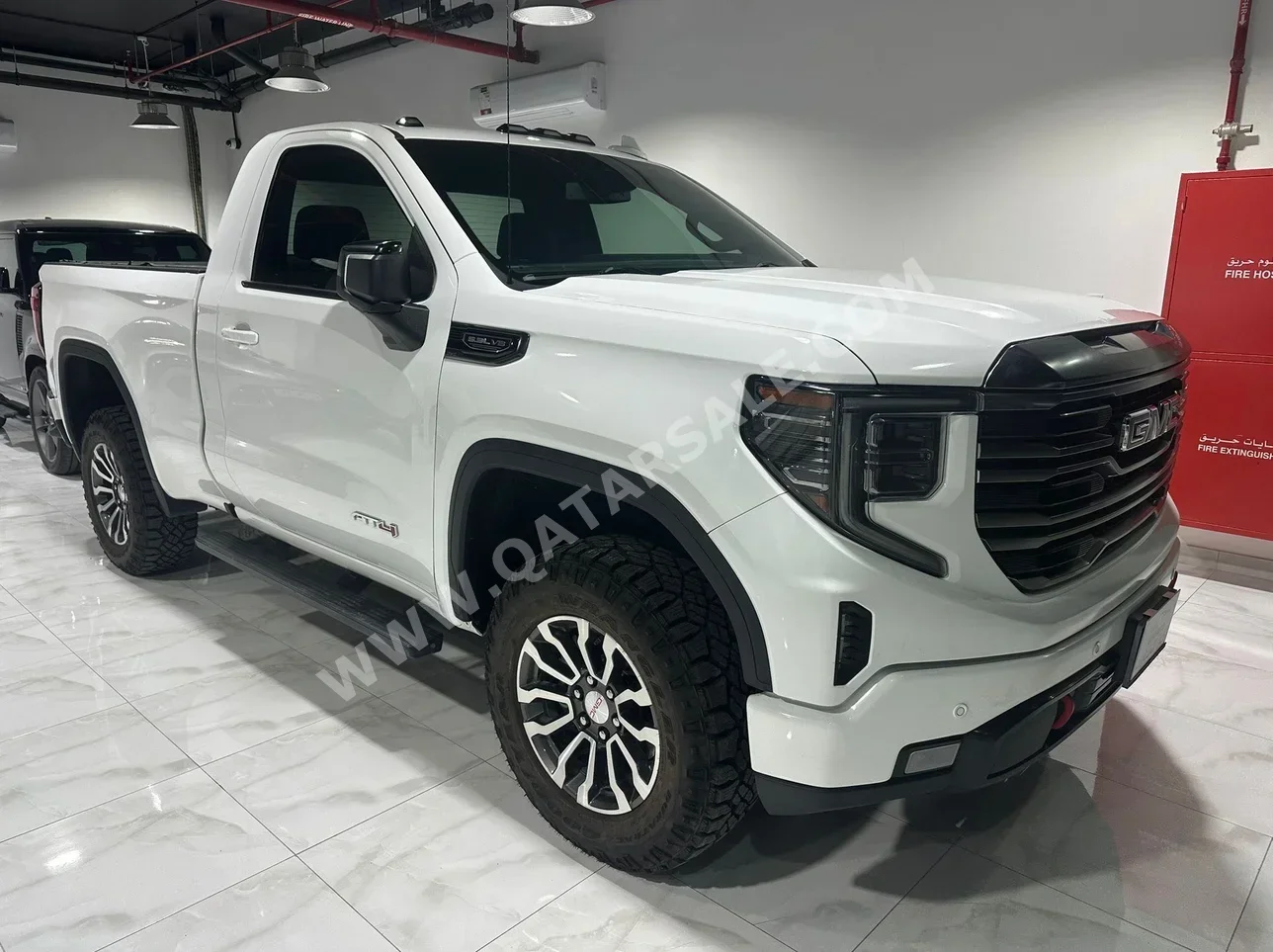 GMC  Sierra  AT4  2022  Automatic  68,000 Km  8 Cylinder  Four Wheel Drive (4WD)  Pick Up  White  With Warranty