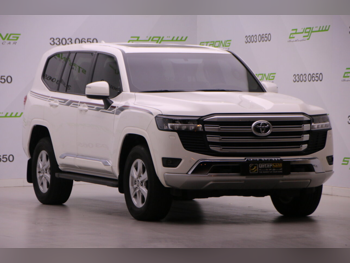 تويوتا لاند كروزر جي اكس ار 2023 اوتوماتيك 63,000 كم 6 سلندر دفع رباعي اس يو في أبيض تحت الضمان