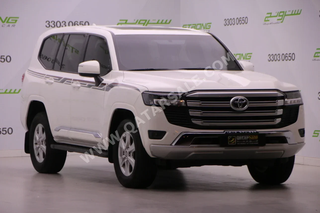 تويوتا  لاند كروزر  جي اكس ار  2023  اوتوماتيك  63,000 كم  6 سلندر  دفع رباعي  اس يو في  أبيض  تحت الضمان