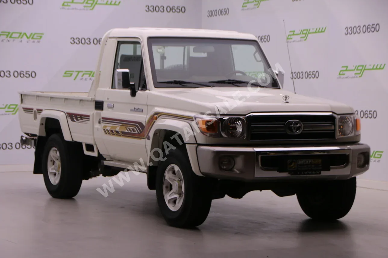 تويوتا  لاند كروزر  ال اكس  2022  عادي  127,000 كم  6 سلندر  دفع رباعي  بيكب  أبيض