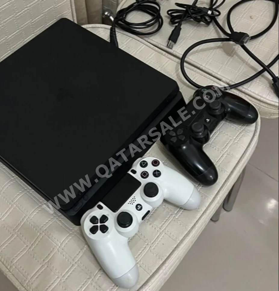 Video Games Consoles - Sony  - PlayStation 4  - 1 TB  -Included Controllers: 2