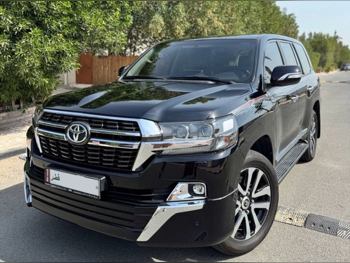 Toyota  Land Cruiser  GXR- Grand Touring  2019  Automatic  123,000 Km  8 Cylinder  Four Wheel Drive (4WD)  SUV  Black