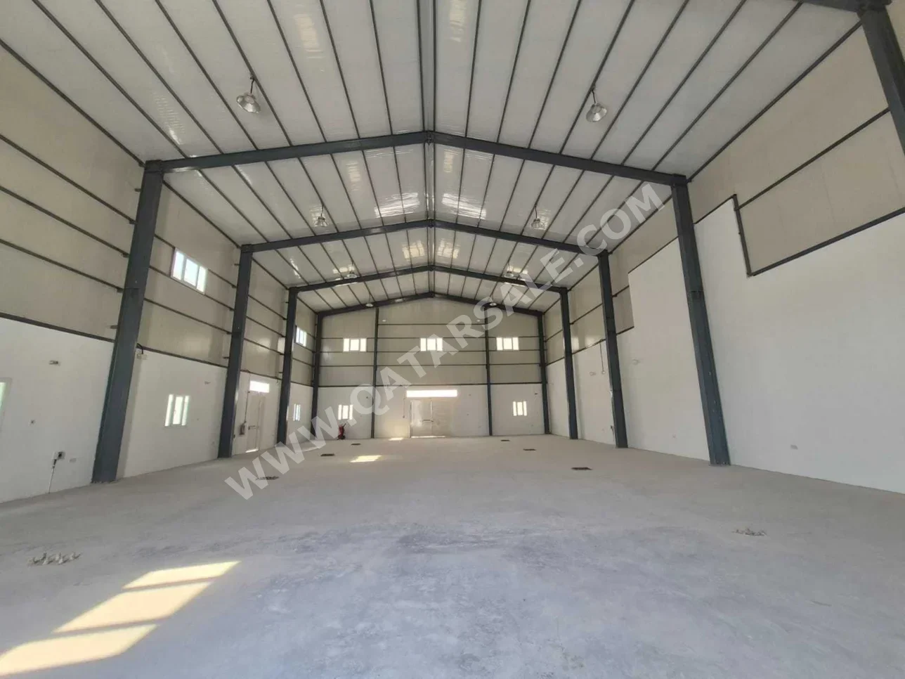 Warehouses & Stores - Al Wakrah  - Barkit Al Awamer  -Area Size: 1000 Square Meter