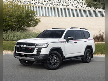 تويوتا  لاند كروزر  جي ار سبورت توين تيربو  2023  اوتوماتيك  131,000 كم  6 سلندر  دفع رباعي  اس يو في  أبيض