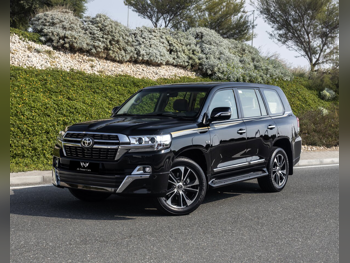 تويوتا  لاند كروزر  في اكس ار  2020  اوتوماتيك  209,000 كم  8 سلندر  دفع رباعي  اس يو في  أسود
