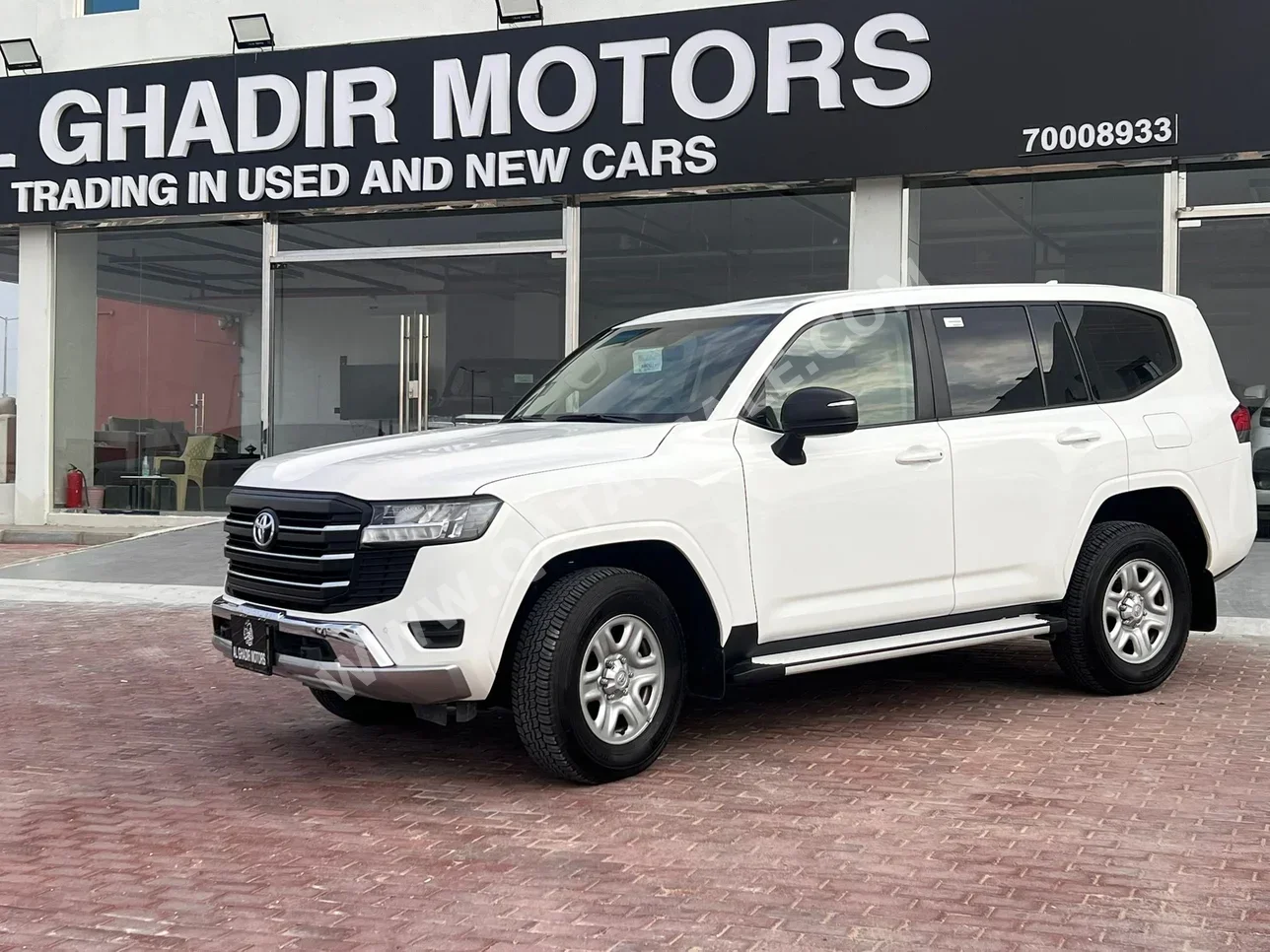 Toyota  Land Cruiser  G  2024  Automatic  61,000 Km  6 Cylinder  Four Wheel Drive (4WD)  SUV  White  With Warranty