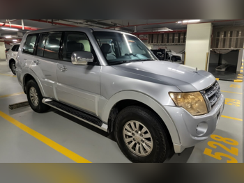 ميتسوبيشي  باجيرو  GLS  2013  اوتوماتيك  227,094 كم  6 سلندر  دفع رباعي  اس يو في  فضي