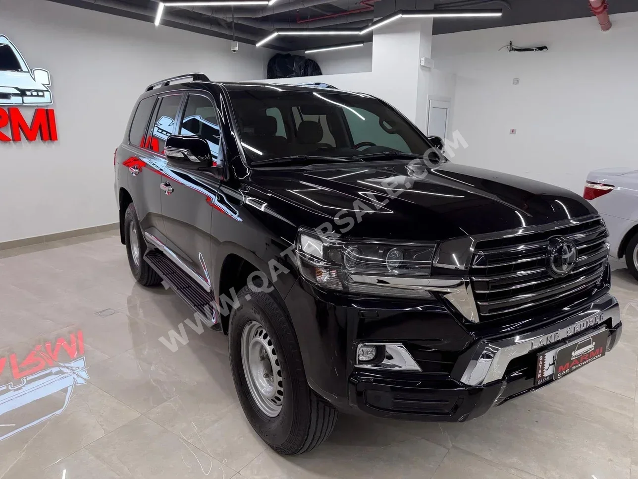 تويوتا  لاند كروزر  جي اكس ار  2017  اوتوماتيك  245,000 كم  8 سلندر  دفع رباعي  اس يو في  أسود