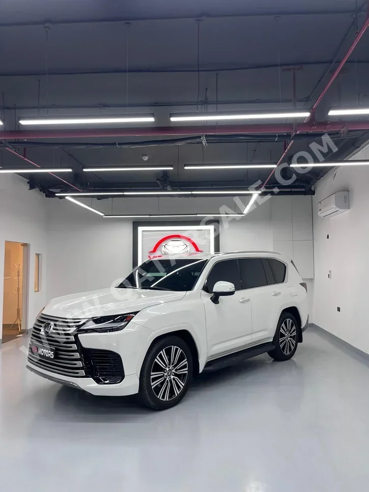 Lexus  LX  600  2024  Automatic  38,000 Km  6 Cylinder  Four Wheel Drive (4WD)  SUV  White  With Warranty