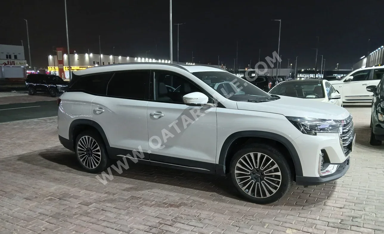 Jetour  X90  Plus  2024  Automatic  57,000 Km  4 Cylinder  Rear Wheel Drive (RWD)  SUV  White  With Warranty