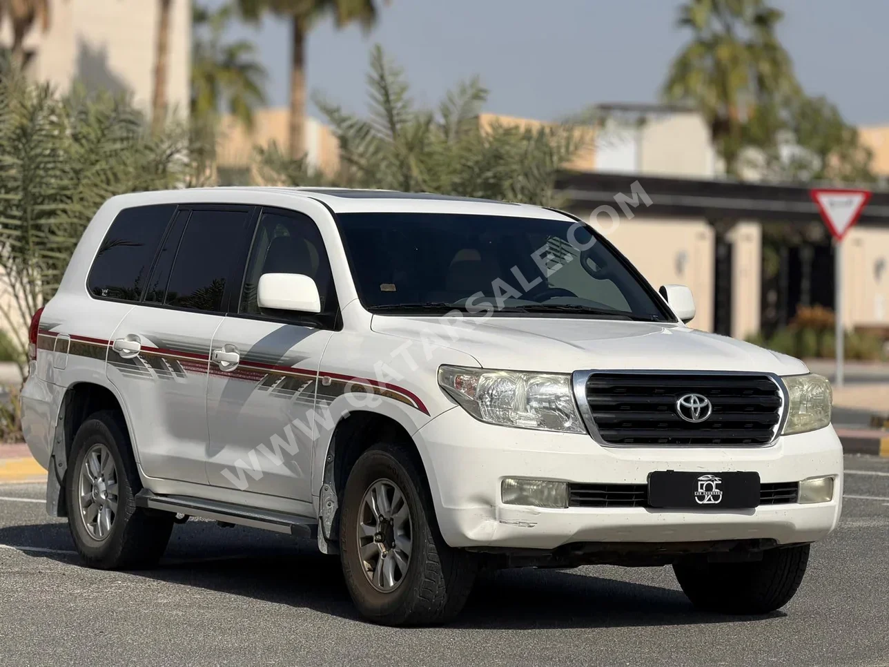 Toyota  Land Cruiser  GX  2010  Automatic  334,000 Km  6 Cylinder  Four Wheel Drive (4WD)  SUV  White