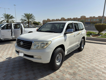 Toyota  Land Cruiser  G Limited  2011  Automatic  370,000 Km  6 Cylinder  Four Wheel Drive (4WD)  SUV  White