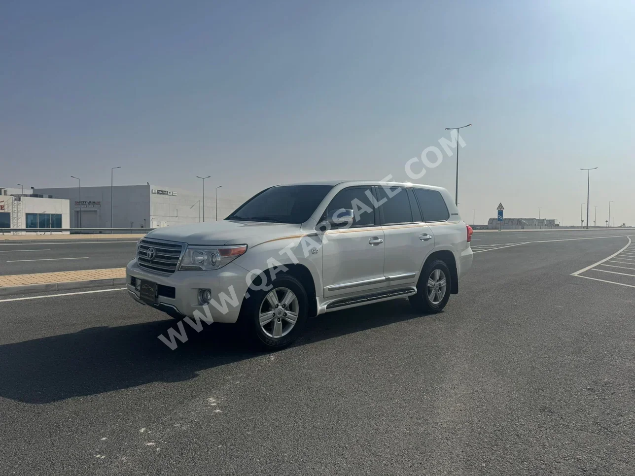 Toyota  Land Cruiser  VXR  2013  Automatic  311,000 Km  8 Cylinder  Four Wheel Drive (4WD)  SUV  White