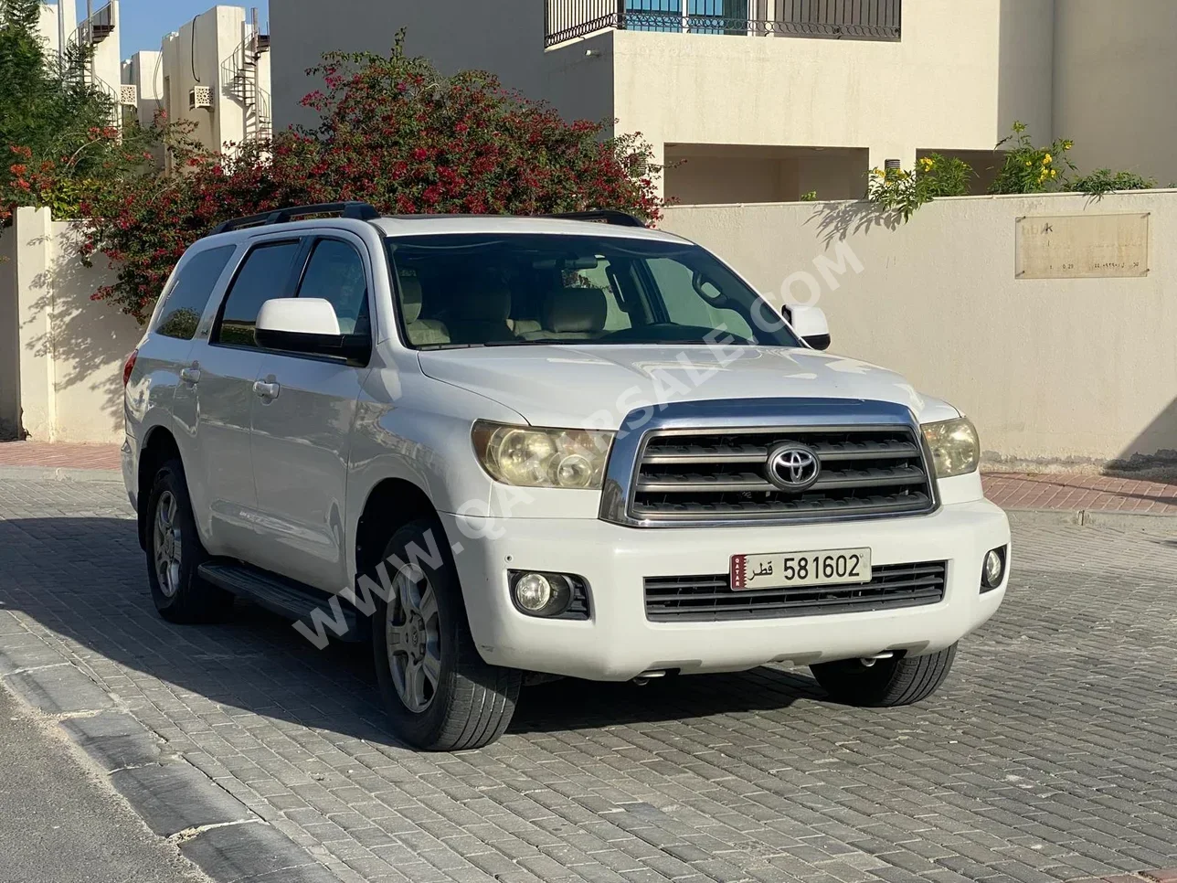 Toyota  Sequoia  2013  Automatic  399,000 Km  8 Cylinder  Four Wheel Drive (4WD)  SUV  White