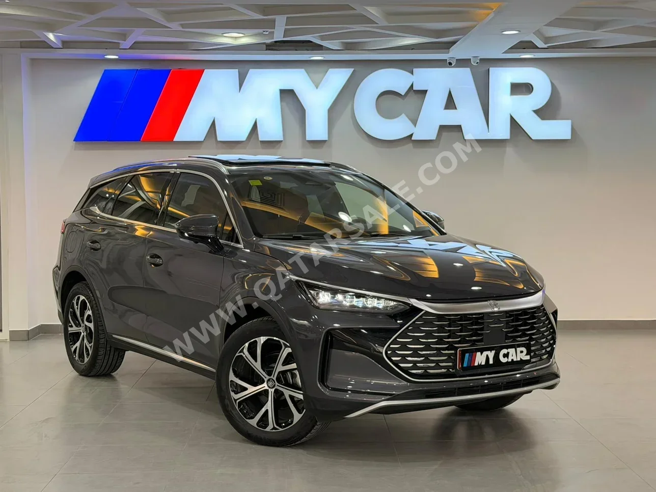 بي واي دي  تانج  ال  2024  اوتوماتيك  900 كم  4 سلندر  دفع رباعي  اس يو في  رمادي