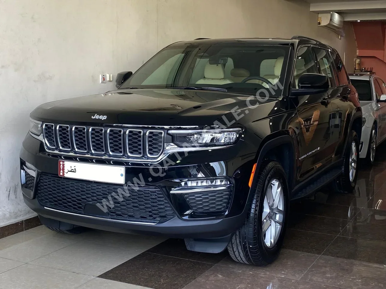 Jeep  Laredo  2025  Automatic  116 Km  6 Cylinder  Four Wheel Drive (4WD)  SUV  Black  With Warranty