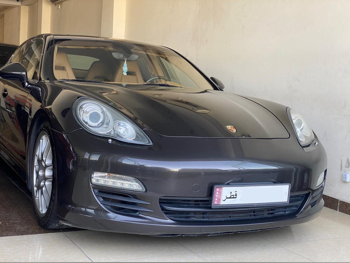 Porsche  Panamera  S  2013  Automatic  110,000 Km  8 Cylinder  Rear Wheel Drive (RWD)  Sedan  Gray