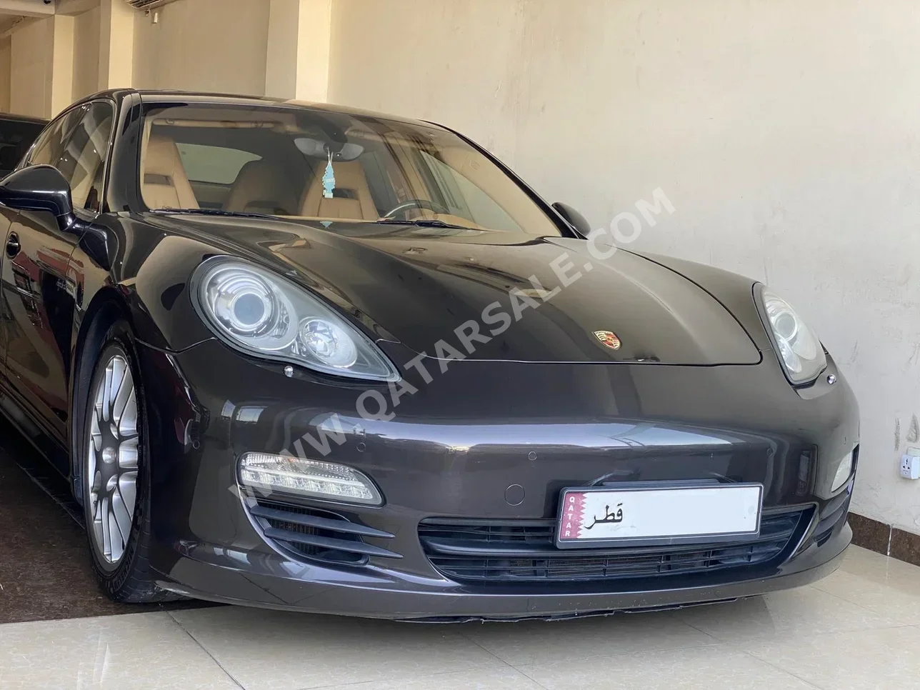 Porsche  Panamera  S  2013  Automatic  110,000 Km  8 Cylinder  Rear Wheel Drive (RWD)  Sedan  Gray