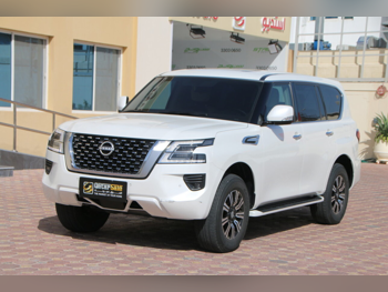 نيسان  باترول  اس اي  2022  اوتوماتيك  100,000 كم  6 سلندر  دفع رباعي  اس يو في  أبيض