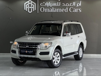 ميتسوبيشي  باجيرو  GLS  2017  اوتوماتيك  272,000 كم  6 سلندر  دفع رباعي  اس يو في  أبيض