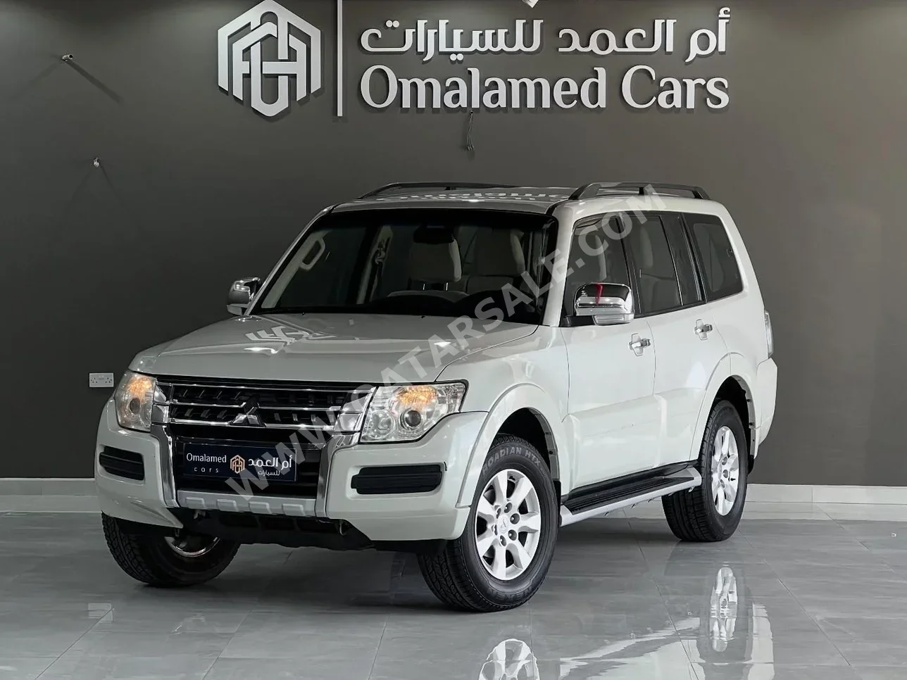 Mitsubishi  Pajero  GLS  2017  Automatic  272,000 Km  6 Cylinder  Four Wheel Drive (4WD)  SUV  White