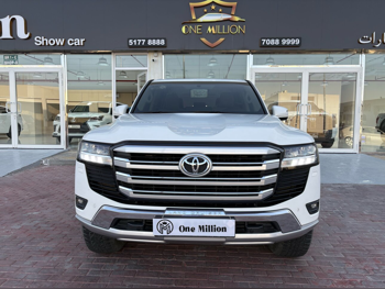 تويوتا  لاند كروزر  جي اكس ار توين توربو  2022  اوتوماتيك  92,106 كم  6 سلندر  دفع رباعي  اس يو في  أبيض