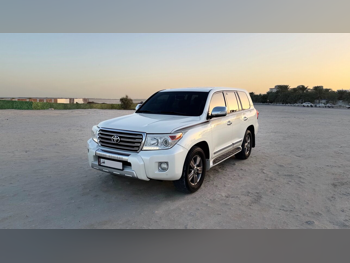 Toyota  Land Cruiser  GXR  2015  Automatic  147,000 Km  8 Cylinder  Four Wheel Drive (4WD)  SUV  Pearl