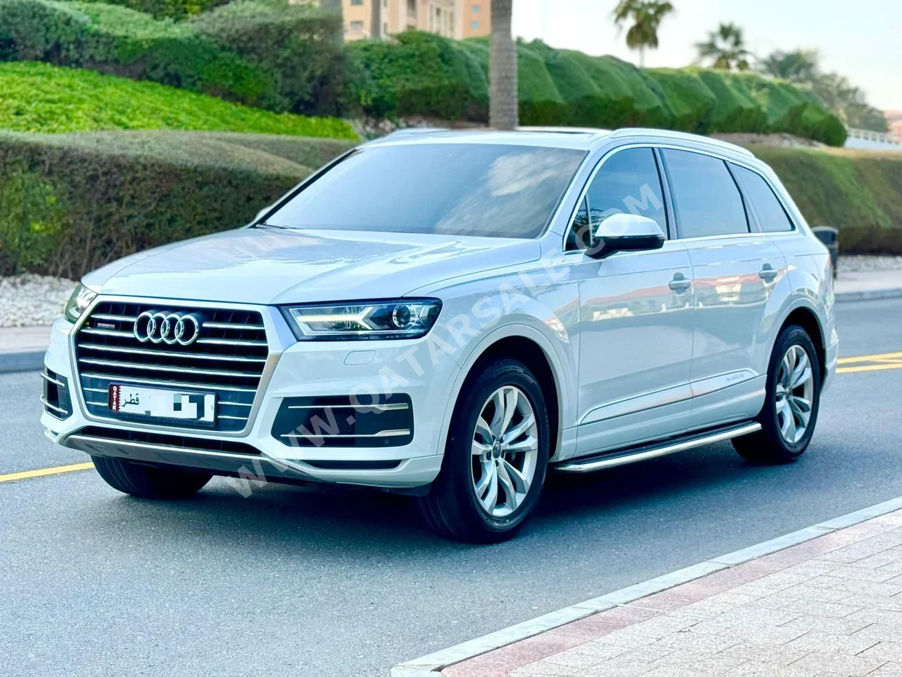 Audi  Q7  2019  Automatic  29,000 Km  4 Cylinder  Four Wheel Drive (4WD)  SUV  White