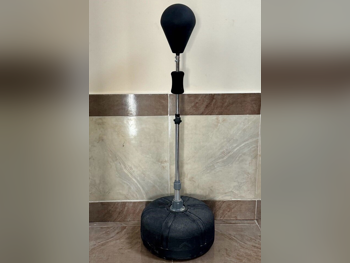 معدات رياضية / تمارين - كيس ملاكمة قائم بذاته 100  - أسود