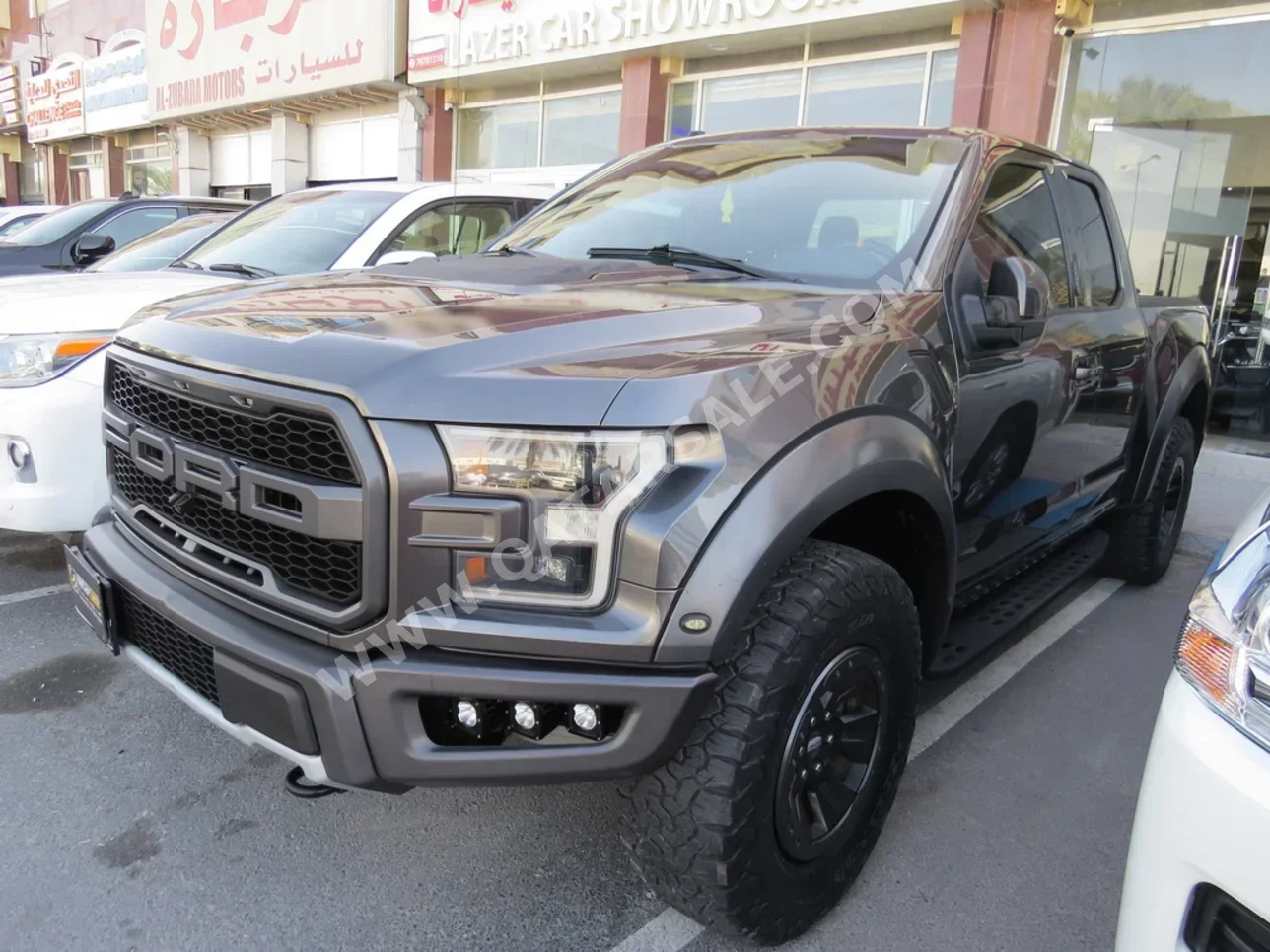 فورد  رابتر  2018  اوتوماتيك  186,000 كم  6 سلندر  دفع رباعي  بيكب  رمادي