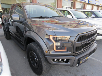 فورد  رابتر  2018  اوتوماتيك  186,000 كم  6 سلندر  دفع رباعي  بيكب  رمادي