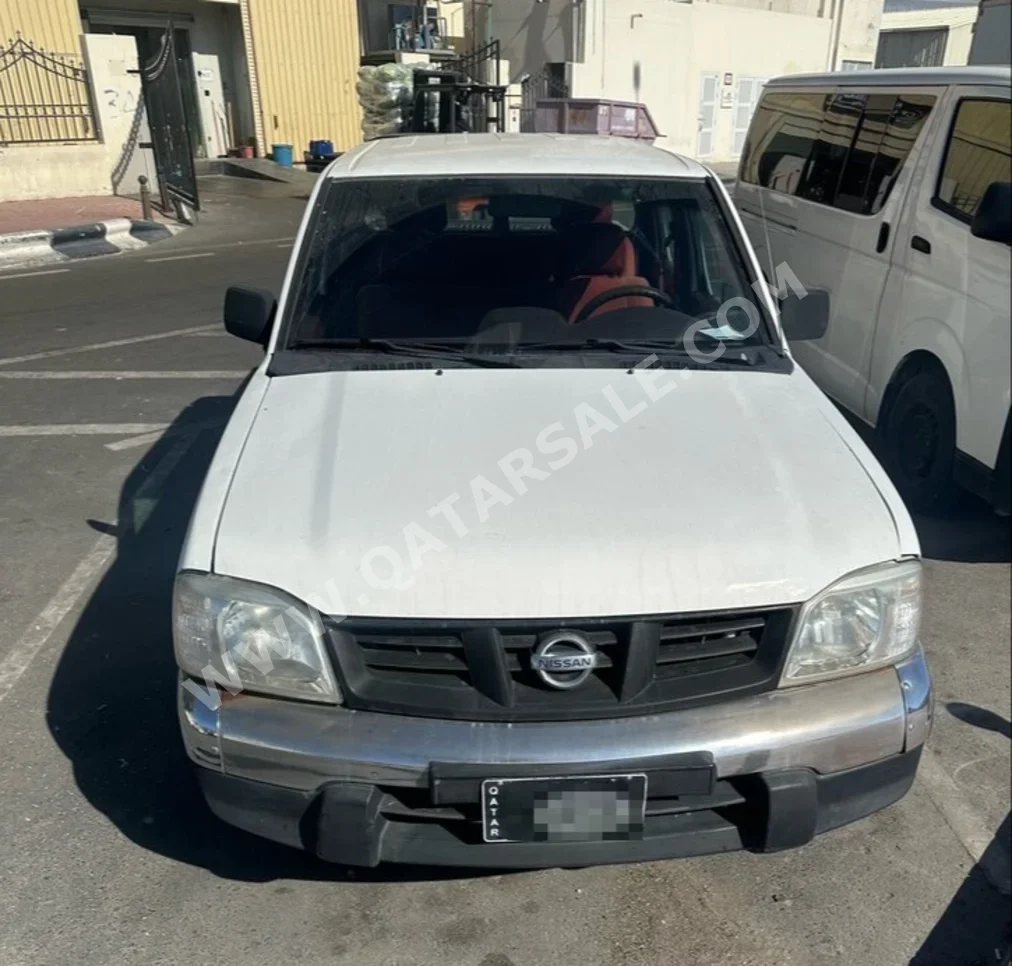 نيسان  بيك أب  2016  عادي  144,000 كم  4 سلندر  بيكب  أبيض