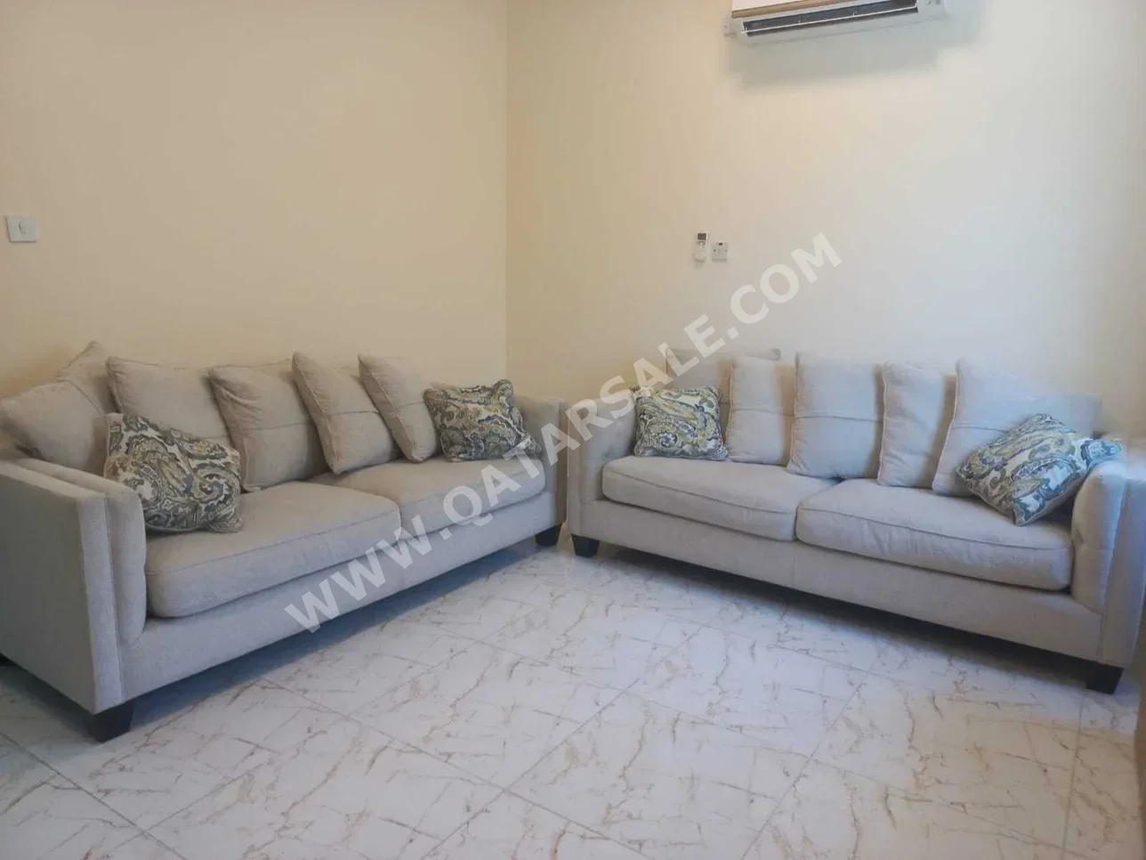 الأرائك والكنب والكراسي ايكيا  طقم كنب  - اللون الرمادي