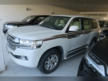 تويوتا  لاند كروزر  جي اكس ار  2016  اوتوماتيك  219,000 كم  6 سلندر  دفع رباعي  اس يو في  أبيض