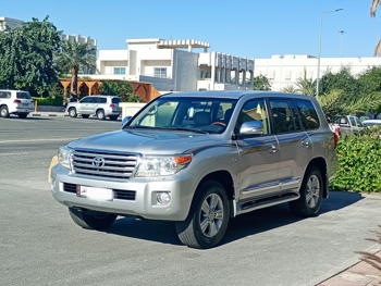 Toyota  Land Cruiser  VXR  2014  Automatic  300,000 Km  8 Cylinder  Four Wheel Drive (4WD)  SUV  Silver