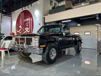 جي ام سي  سييرا  454  1985  اوتوماتيك  130,000 كم  8 سلندر  دفع خلفي  كلاسك  أسود