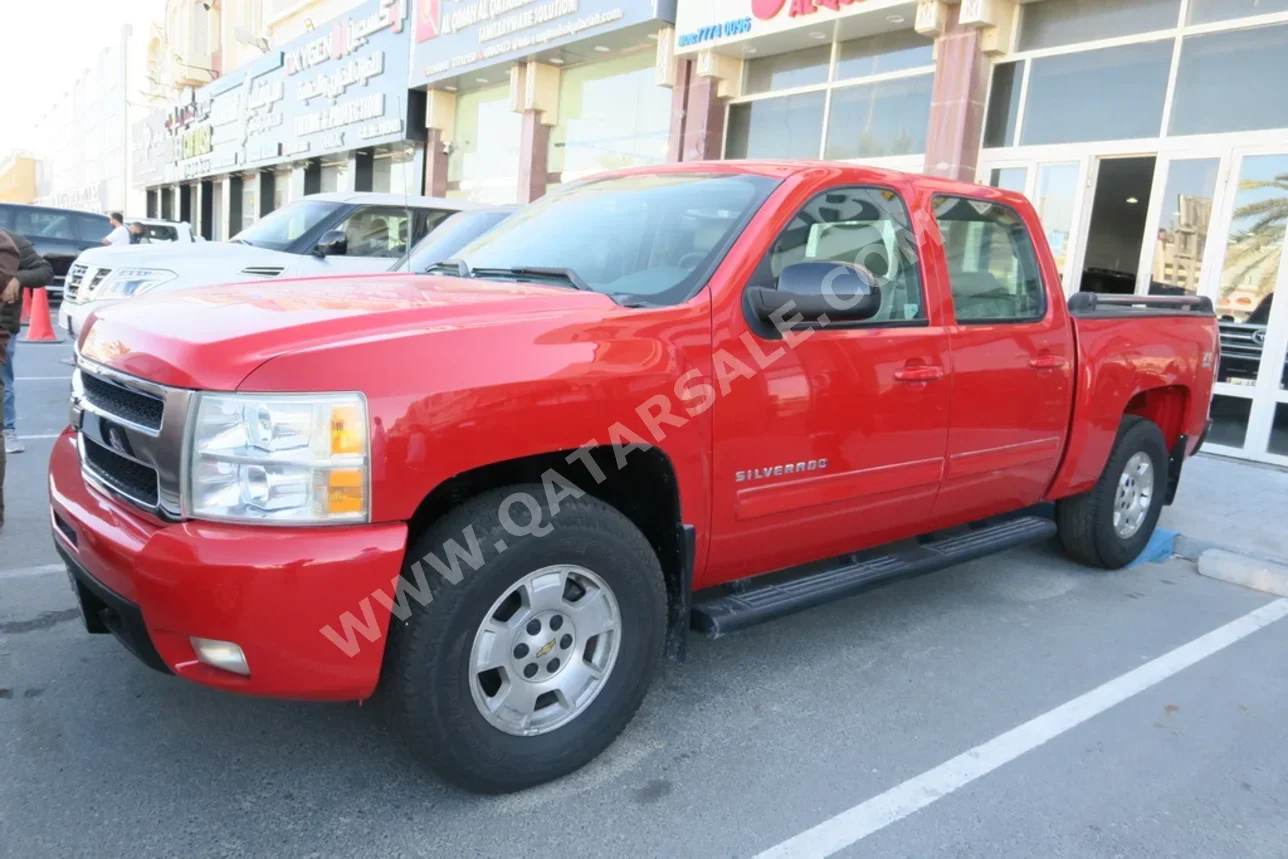 Chevrolet  Silverado  2011  Automatic  288,000 Km  8 Cylinder  Four Wheel Drive (4WD)  Pick Up  Red