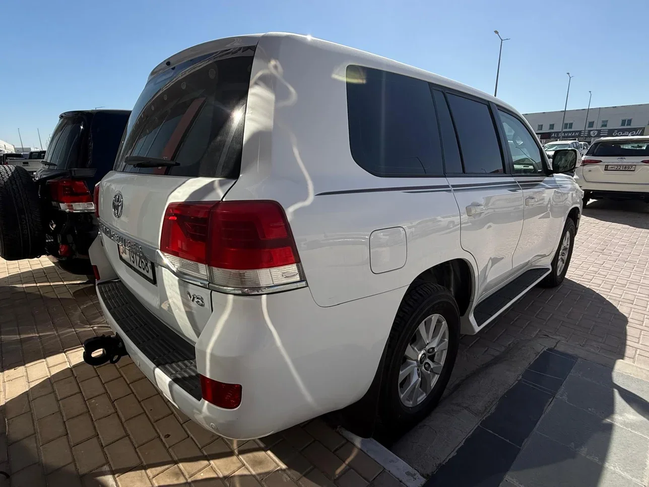 Toyota  Land Cruiser  GXR  2020  Automatic  214,000 Km  6 Cylinder  Four Wheel Drive (4WD)  SUV  White