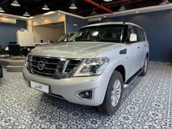 نيسان  باترول  اس اي  2016  اوتوماتيك  32,000 كم  8 سلندر  دفع رباعي  اس يو في  فضي