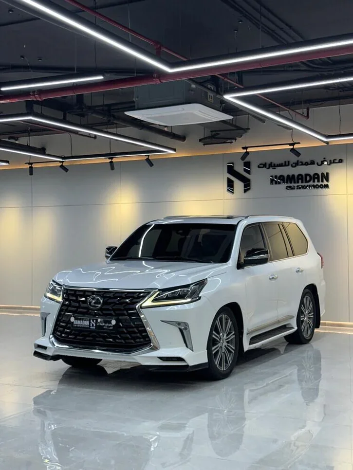 Lexus  LX  570 S  2017  Automatic  291,000 Km  8 Cylinder  Four Wheel Drive (4WD)  SUV  White