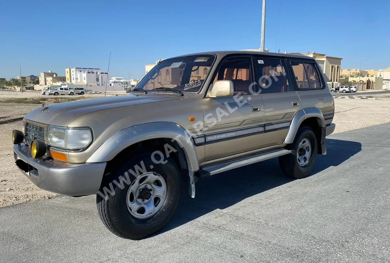 تويوتا  لاند كروزر  في اكس آر لمتد  1997  اوتوماتيك  257,000 كم  8 سلندر  دفع رباعي  اس يو في  ذهبي