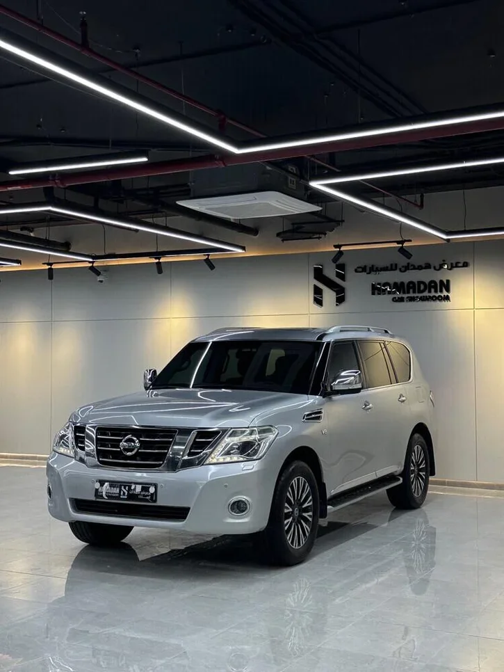Nissan  Patrol  Platinum  2016  Automatic  322,000 Km  8 Cylinder  Four Wheel Drive (4WD)  SUV  Silver